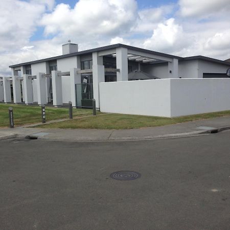 Accommodation In Frimley ヘイスティングズ エクステリア 写真