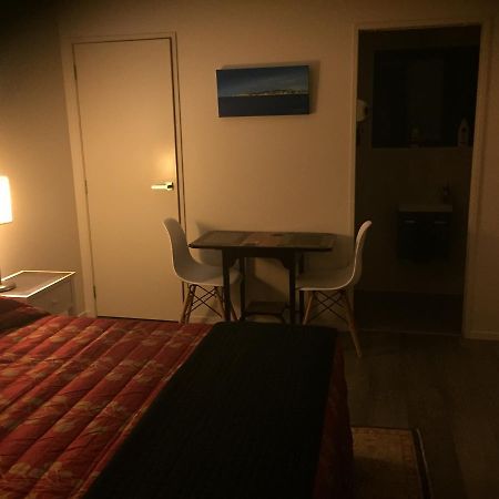 Accommodation In Frimley ヘイスティングズ エクステリア 写真