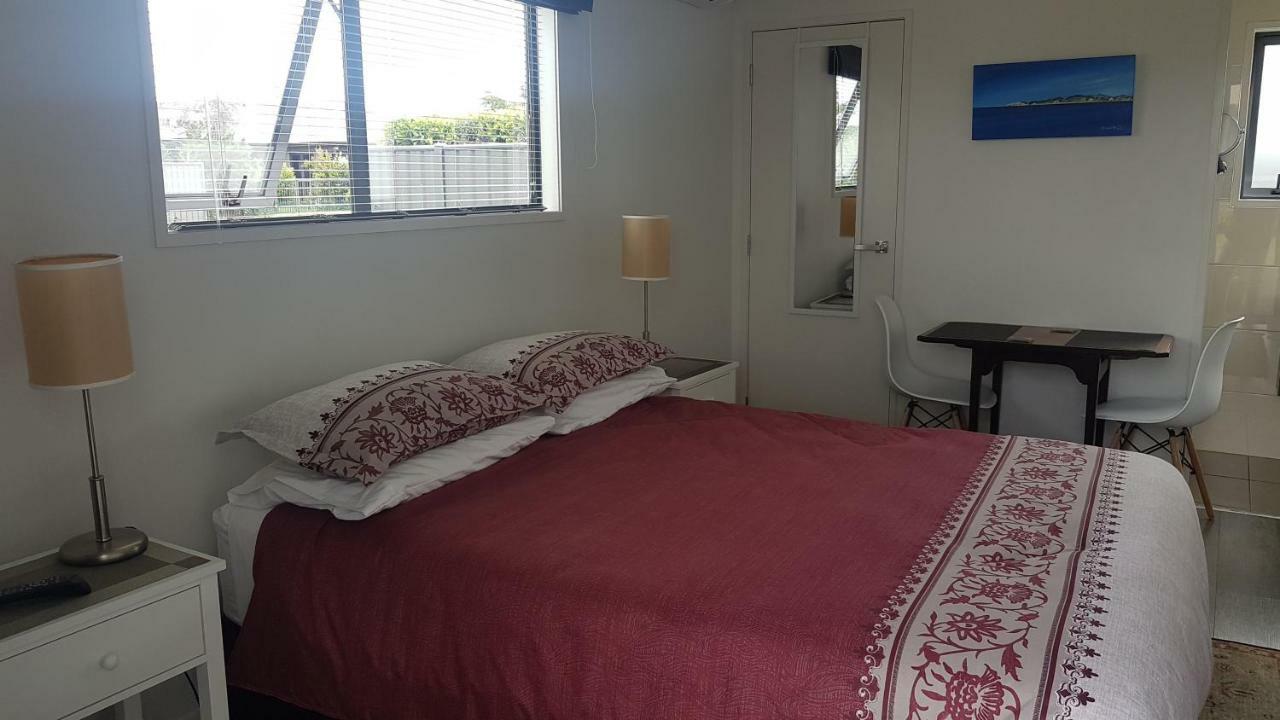 Accommodation In Frimley ヘイスティングズ エクステリア 写真